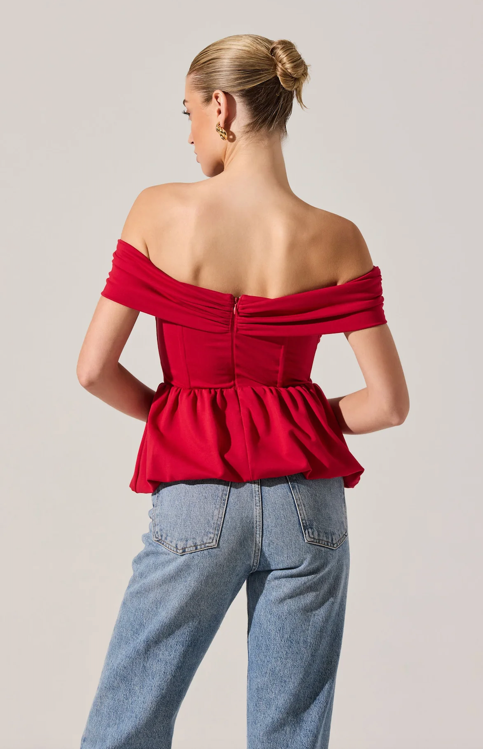ASTR THE LABEL TENNILLE OFF THE SHOULDER PEPLUM TOP IN RED