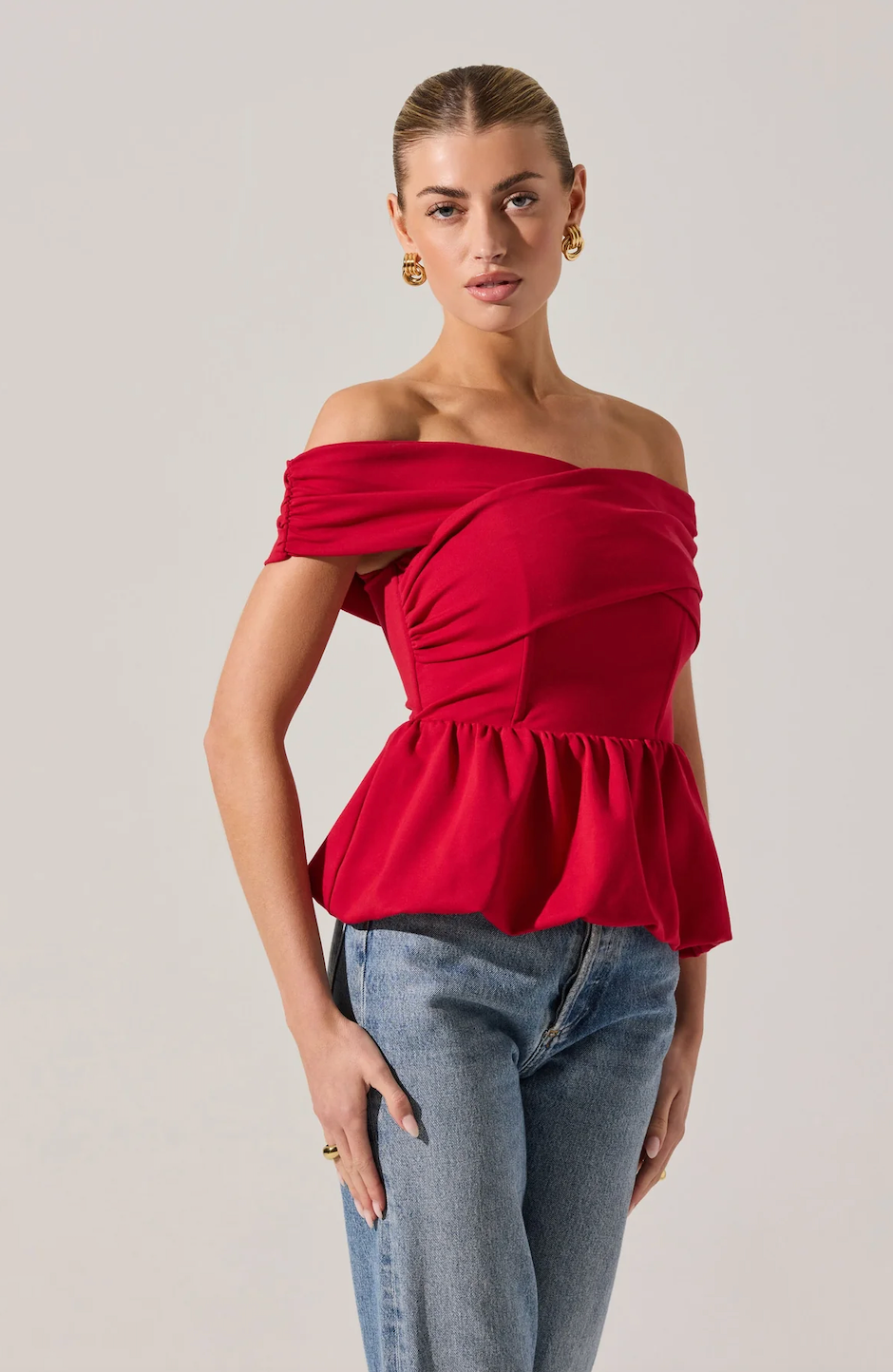 ASTR THE LABEL TENNILLE OFF THE SHOULDER PEPLUM TOP IN RED