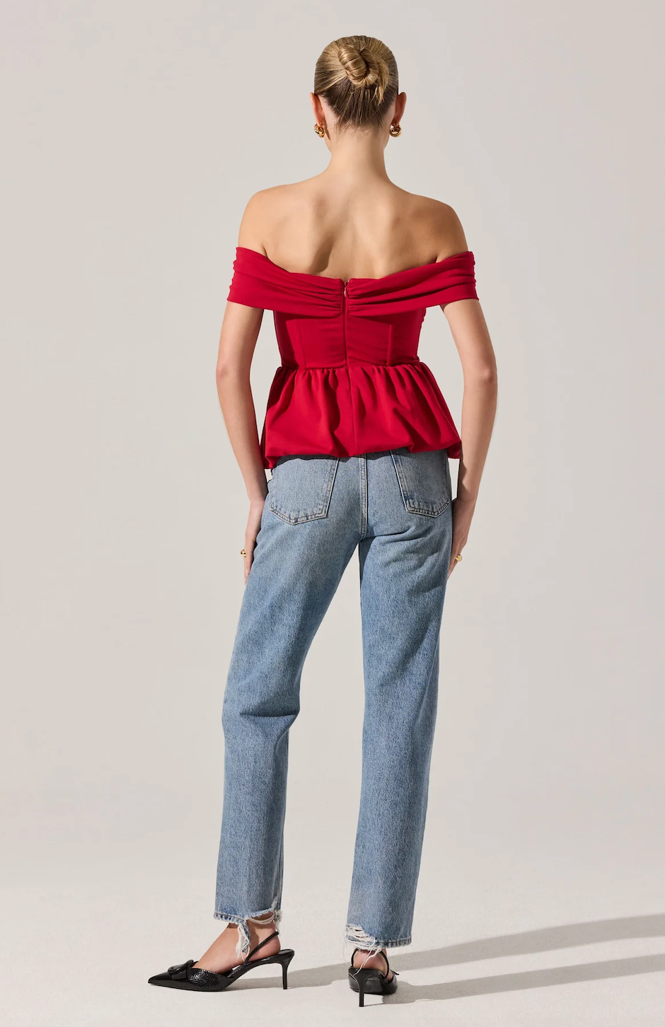 ASTR THE LABEL TENNILLE OFF THE SHOULDER PEPLUM TOP IN RED