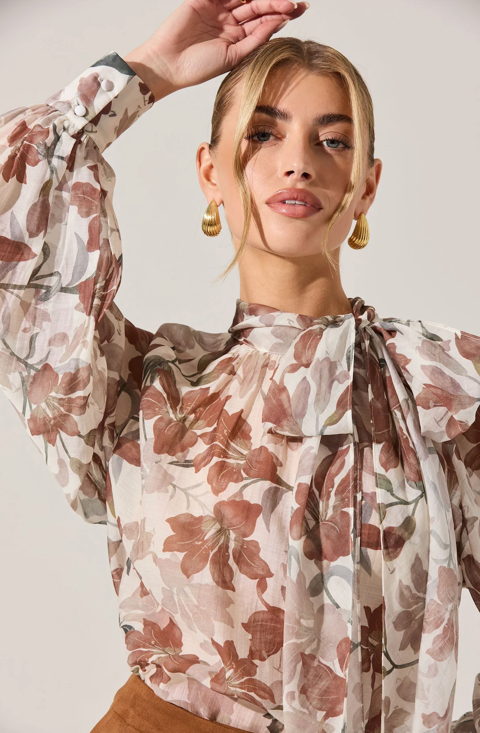 ASTR THE LAEBL CINTHIA SHEER BOW TIE TOP IN IVORY