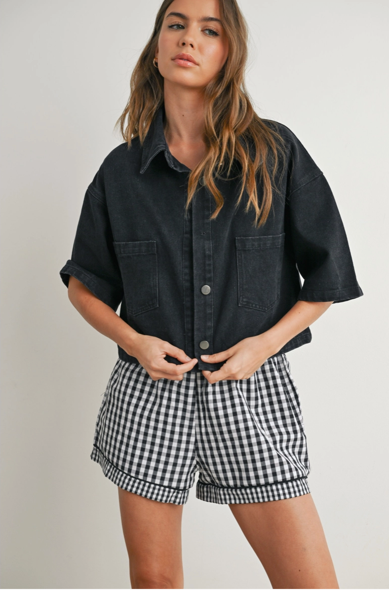 BUTTON FRONT CROPPED SHIRT IN BLACK