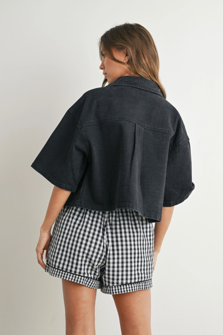 BUTTON FRONT CROPPED SHIRT IN BLACK