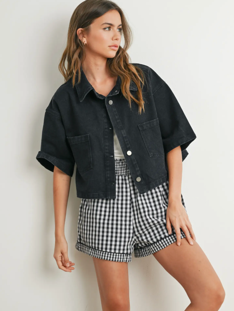 BUTTON FRONT CROPPED SHIRT IN BLACK