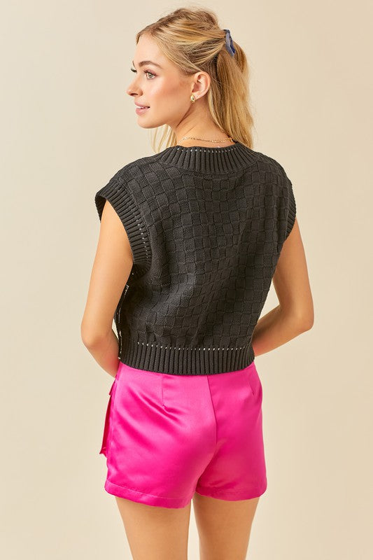 TATE CROPPED VEST SWEATER IN BLACK