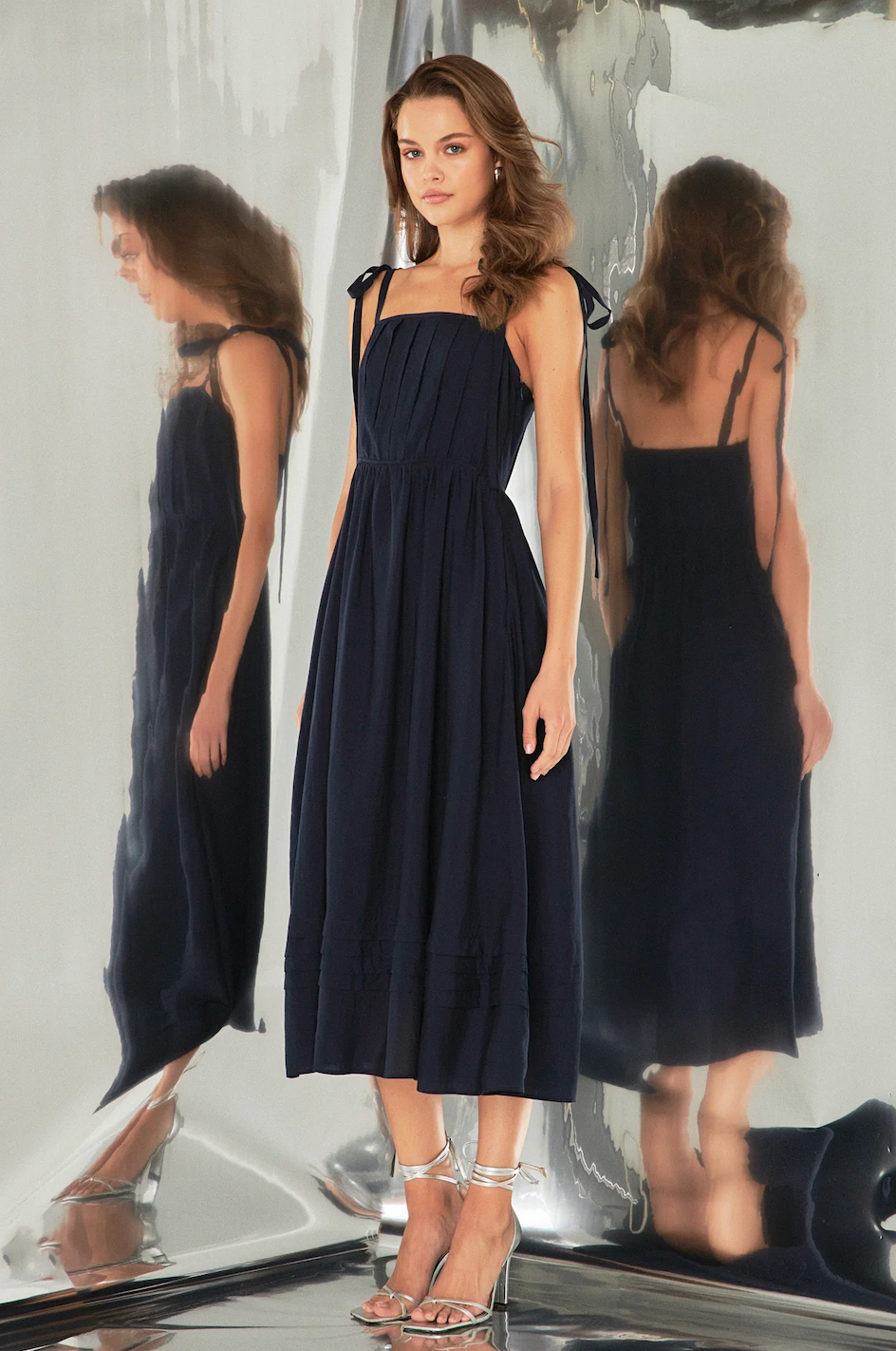 ENDLESS ROSE PLEATED MIDI DRESS IN NAVY