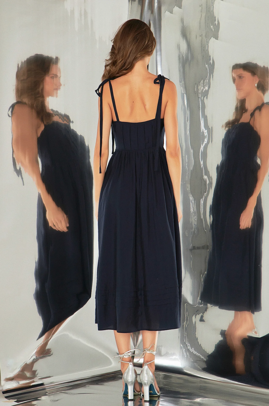 ENDLESS ROSE PLEATED MIDI DRESS IN NAVY