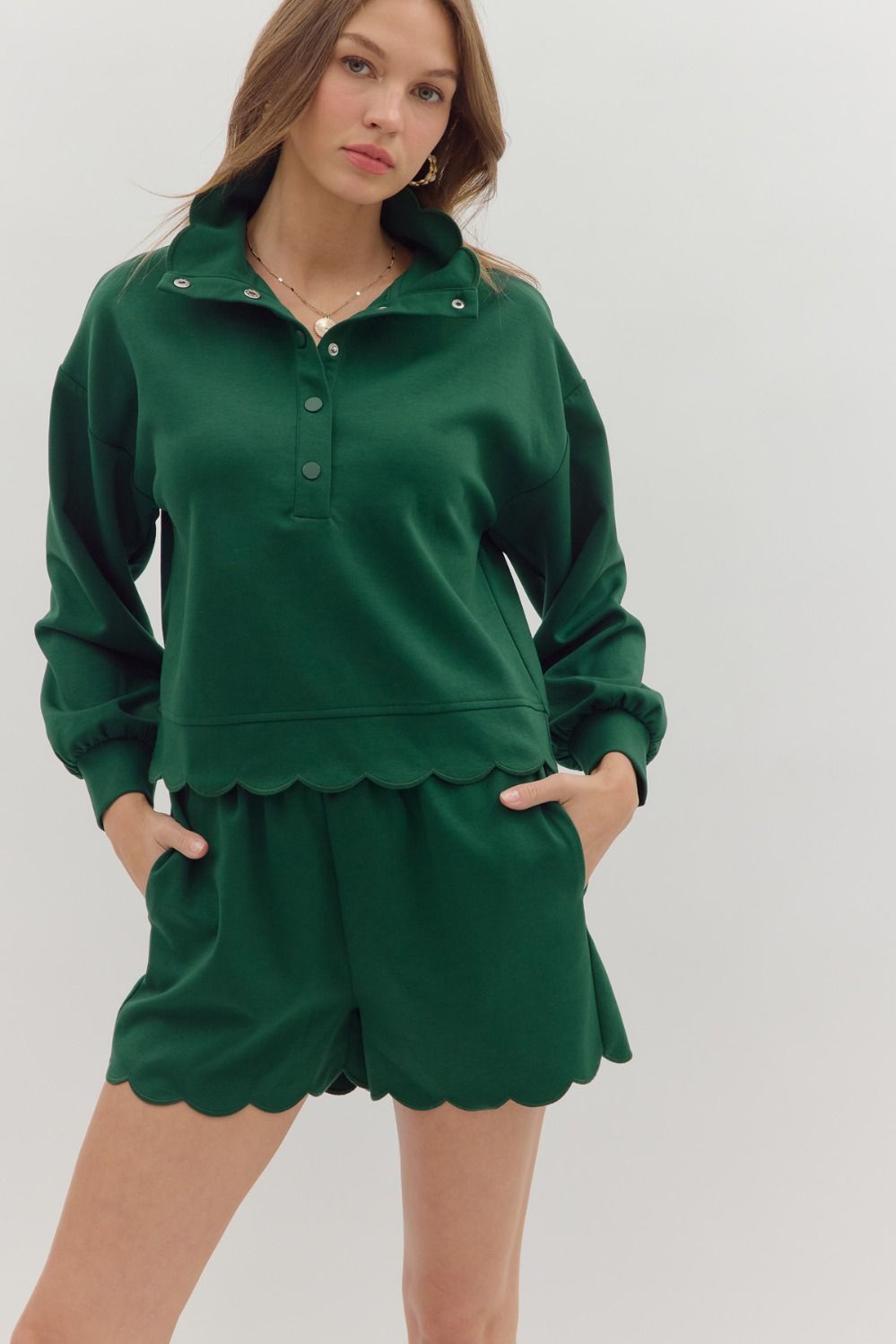 CALLA SCALLOP SHORTS IN HUNTER GREEN