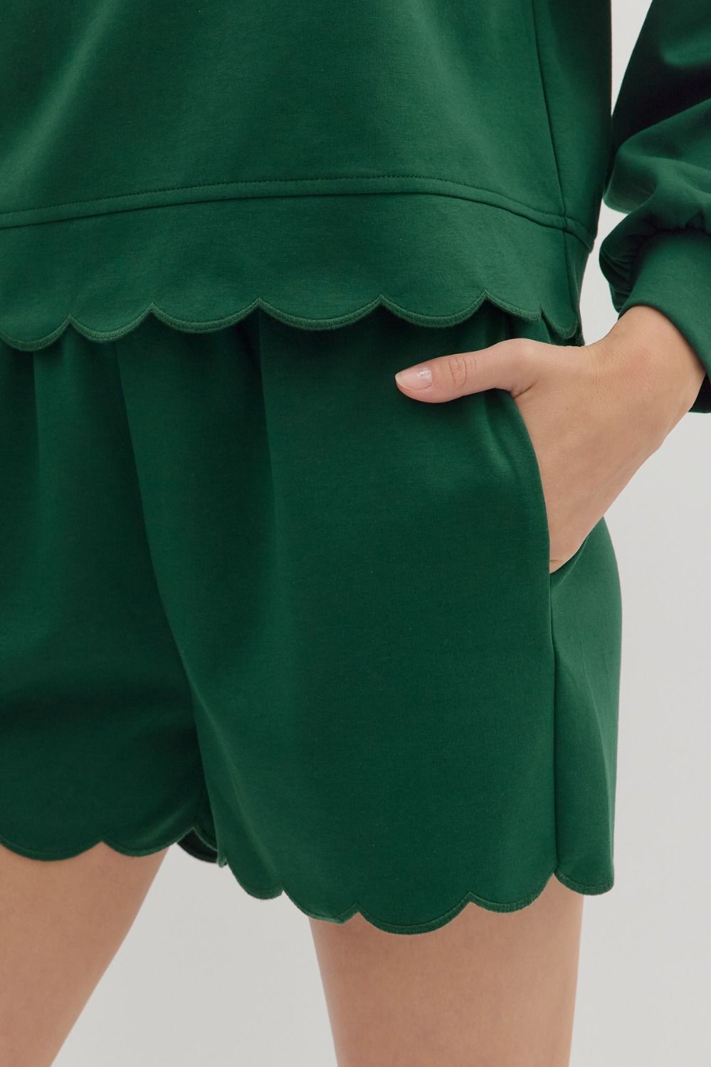 CALLA SCALLOP SHORTS IN HUNTER GREEN