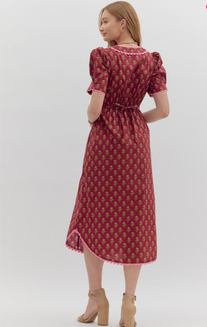 FLORAL SCALLOPED MIDI DRESS IN BURGUNDY