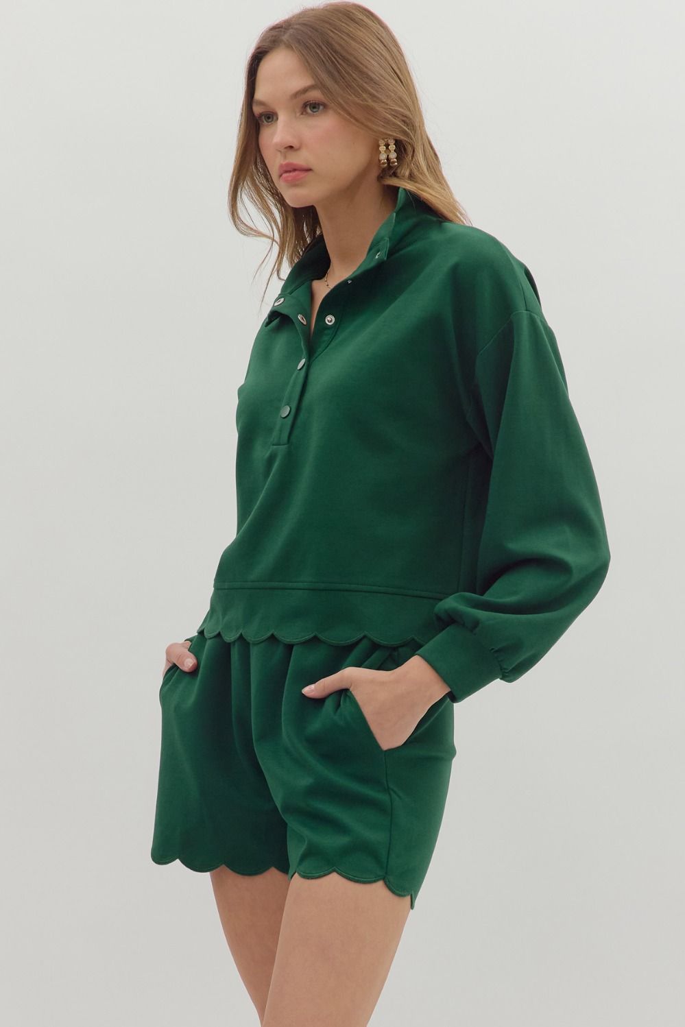 HARPER SCALLOP PULLOVER IN HUNTER GREEN