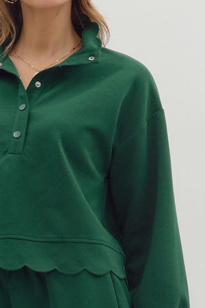 HARPER SCALLOP PULLOVER IN HUNTER GREEN
