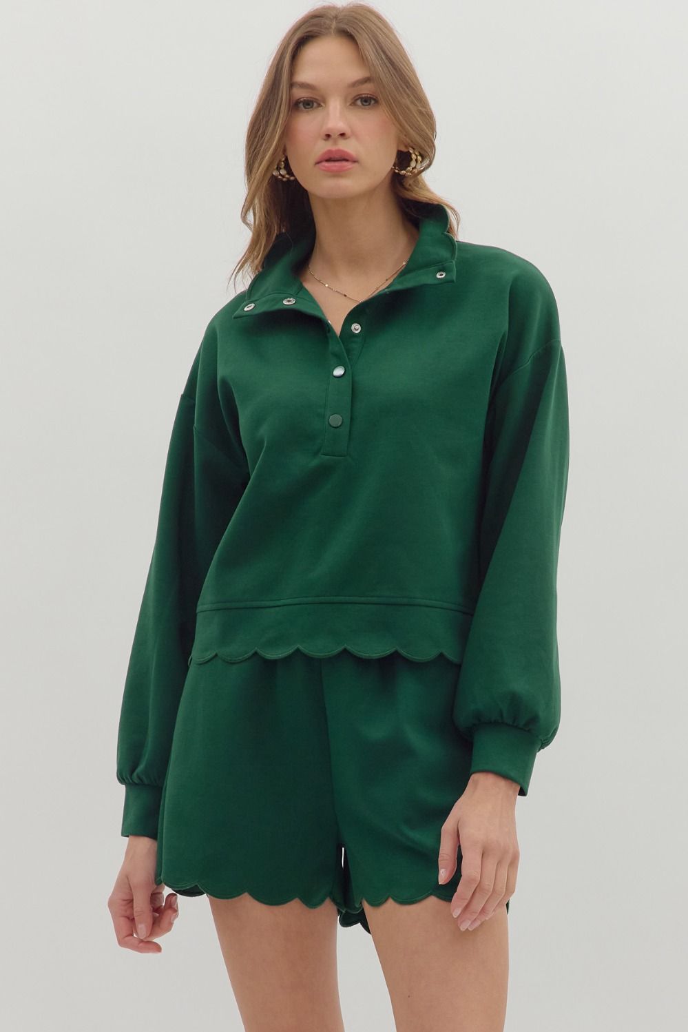 HARPER SCALLOP PULLOVER IN HUNTER GREEN