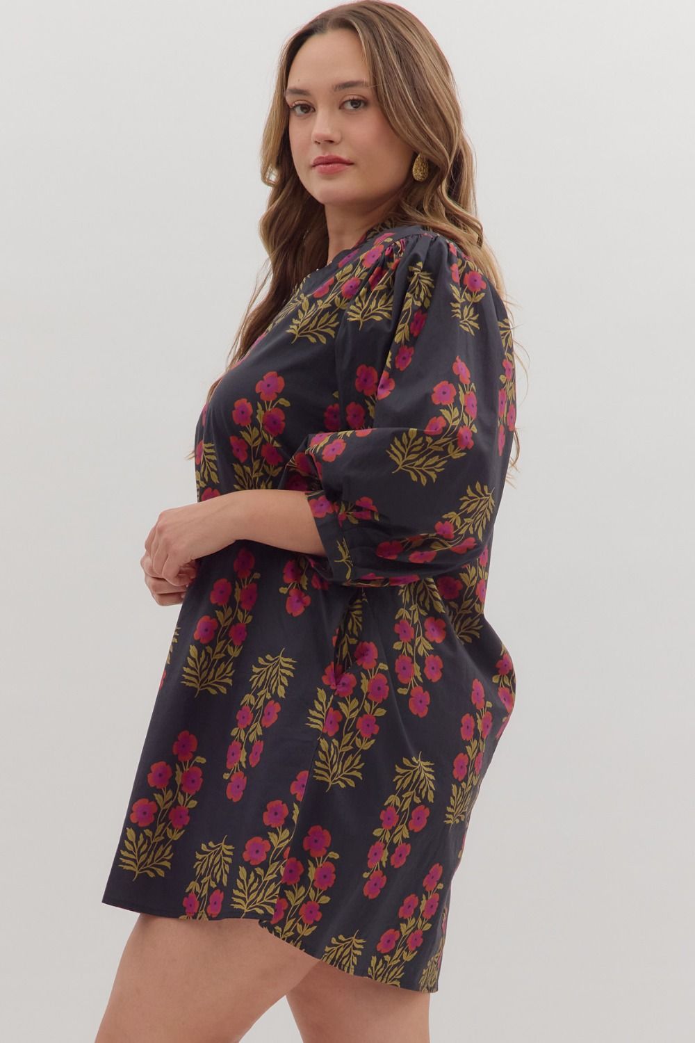 MARIBEL FLORAL SHIFT DRESS IN BLACK: PLUS SIZE