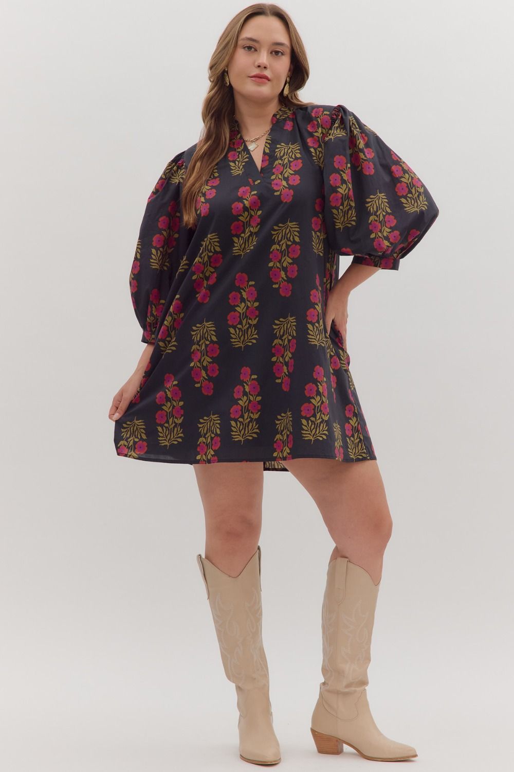 MARIBEL FLORAL SHIFT DRESS IN BLACK: PLUS SIZE