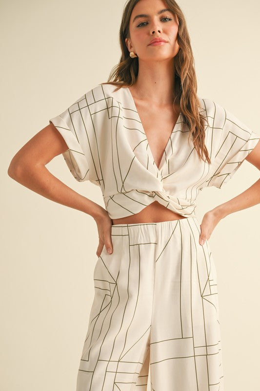 MULTI GRID PATTERN KNOT FRONT TOP IN WHITE AND OLIVE