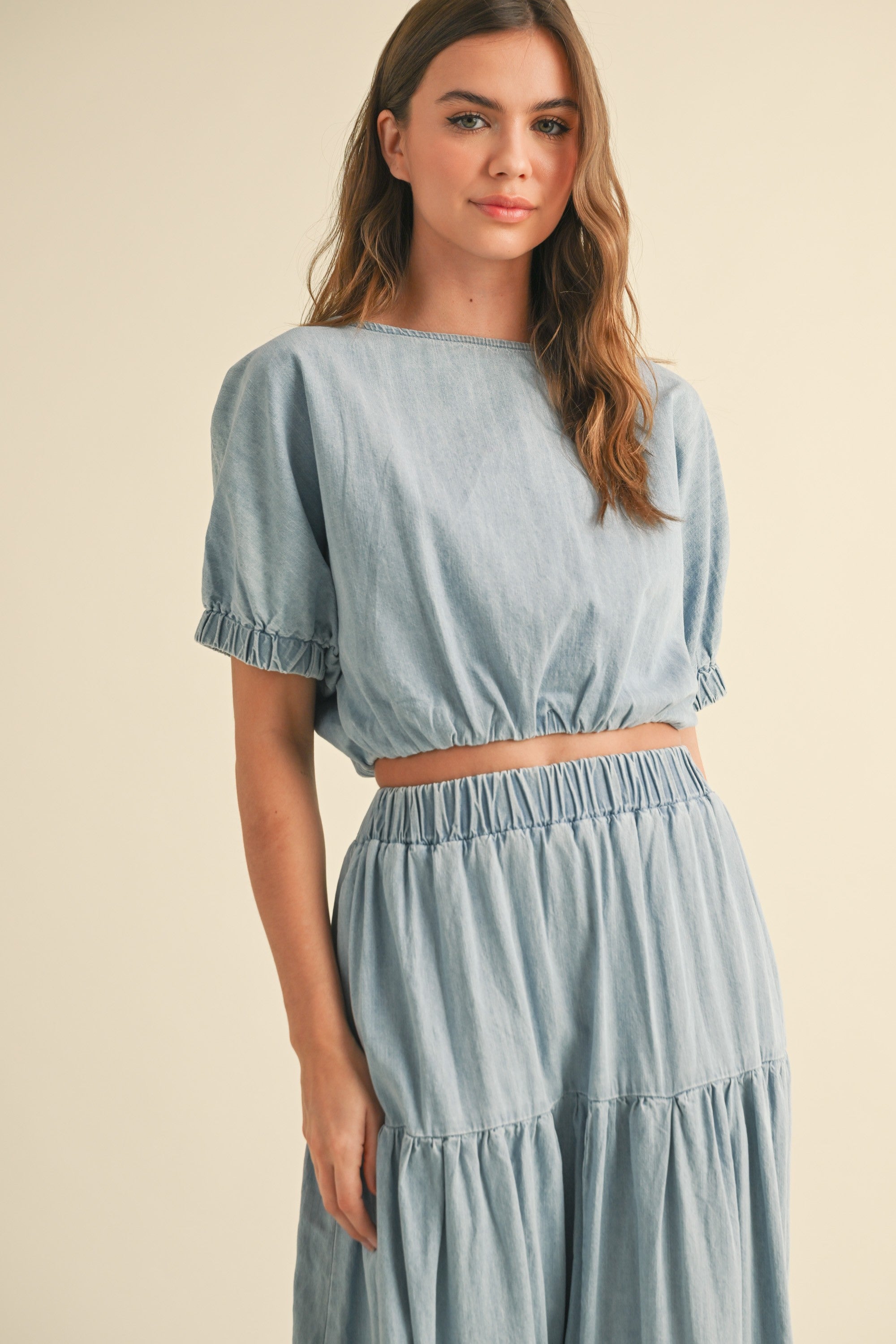 SHORT SLEEVE BALLON BODY DENIM TOP IN LIGHT DENIM