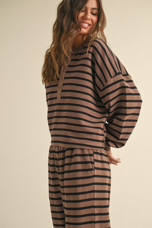 STRIPED TERRY FABRIC HALF BUTTON TOP IN BROWN