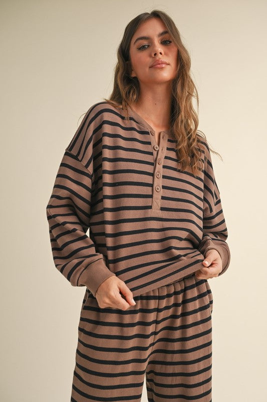 STRIPED TERRY FABRIC HALF BUTTON TOP IN BROWN