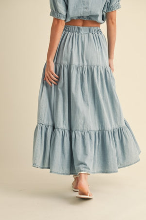 TIERED DENIM SKIRT IN LIGHT DENIM