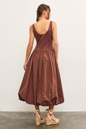 BALLOON HEM SLEEVELESS MIDI DRESS IN ESPRESSO