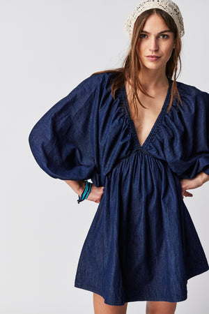 FREE PEOPLE PORTIA DENIM MINI IN INDIGO DARK RINSE
