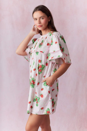 MAGGY SHIFT DRESS IN STRAWBERRY SHORT CAKE