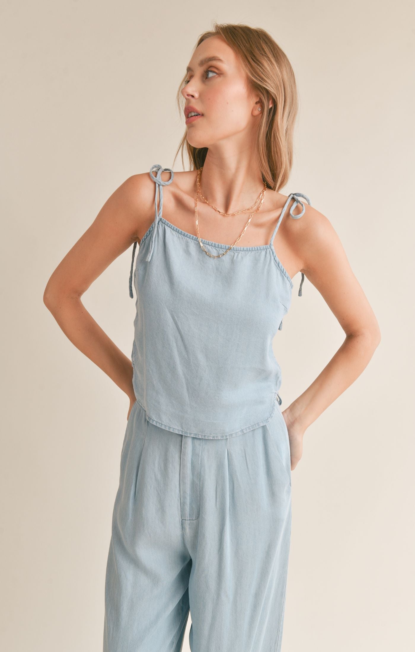 SOFT BREEZE CHAMBRAY TANK IN LIGHT WASH