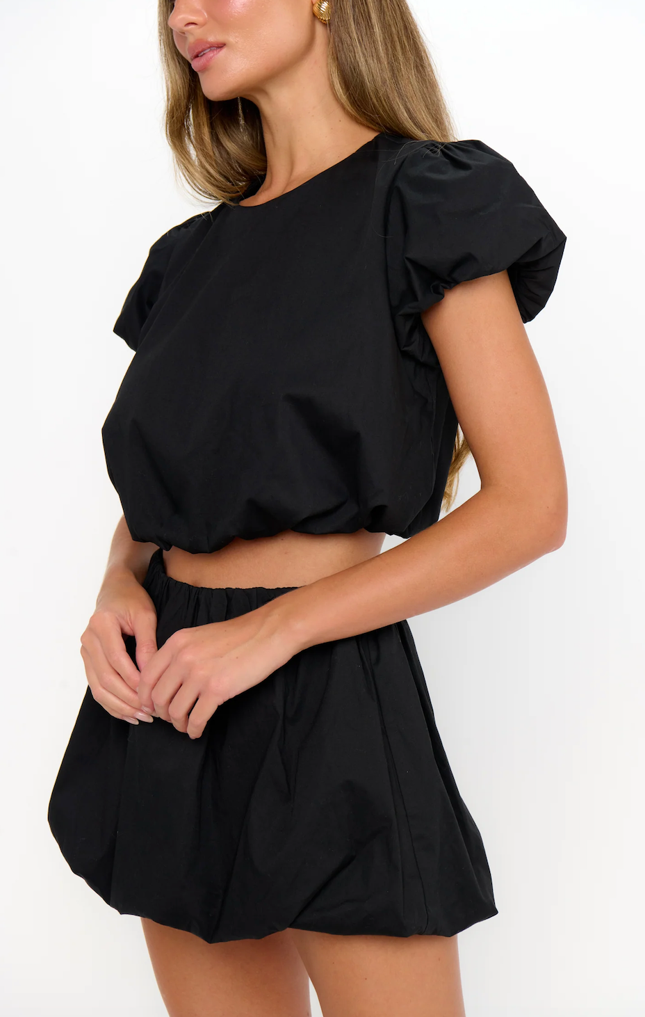 SHOW ME YOUR MUMU HIGHLAND BUBBLE SKORT IN BLACK