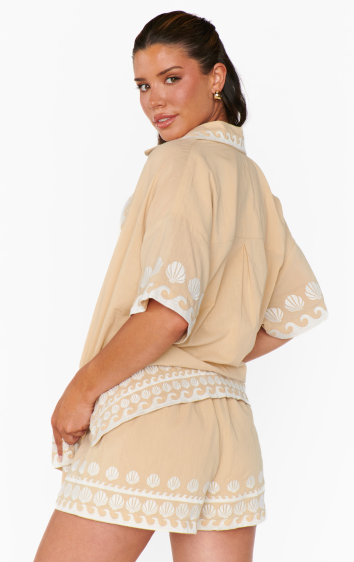 SHOW ME YOUR MUMU PARKER BUTTON UP TOP IN LATTE CAFE SHELLS