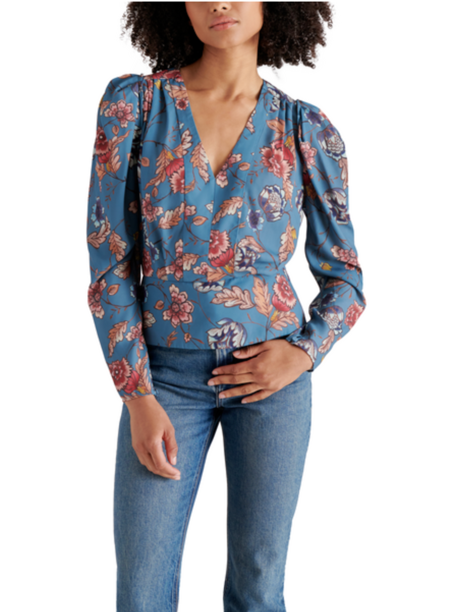 STEVE MADDEN SAIGE FLORAL TOP IN CADET BLUE