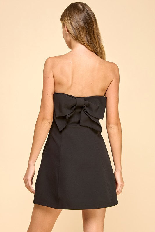 STRAPLESS TAILORED FIT AND FLARE BOW DETAIL DRESS IN BLACK