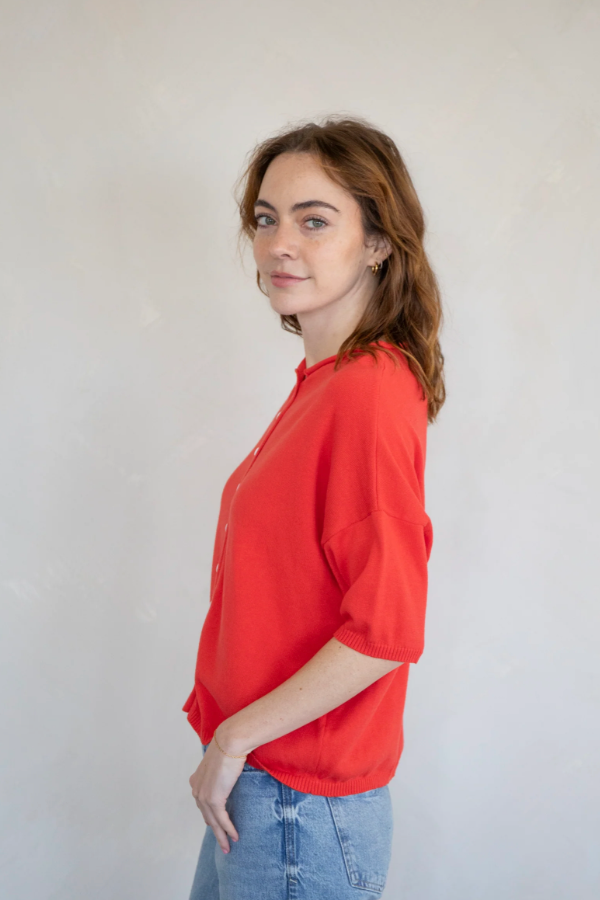 MAREN SHORT SLEEVE CARDIGAN IN CORAL RED
