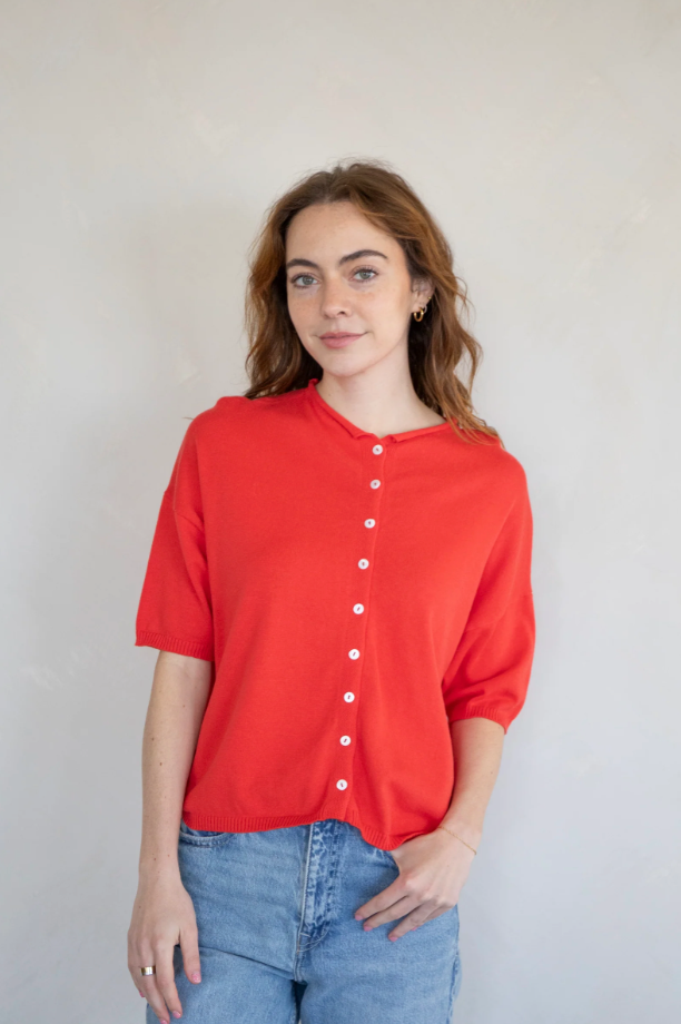 MAREN SHORT SLEEVE CARDIGAN IN CORAL RED