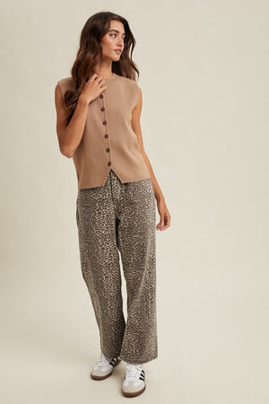 SLEEVELESS BUTTON UP SWEATER VEST IN MOCHA