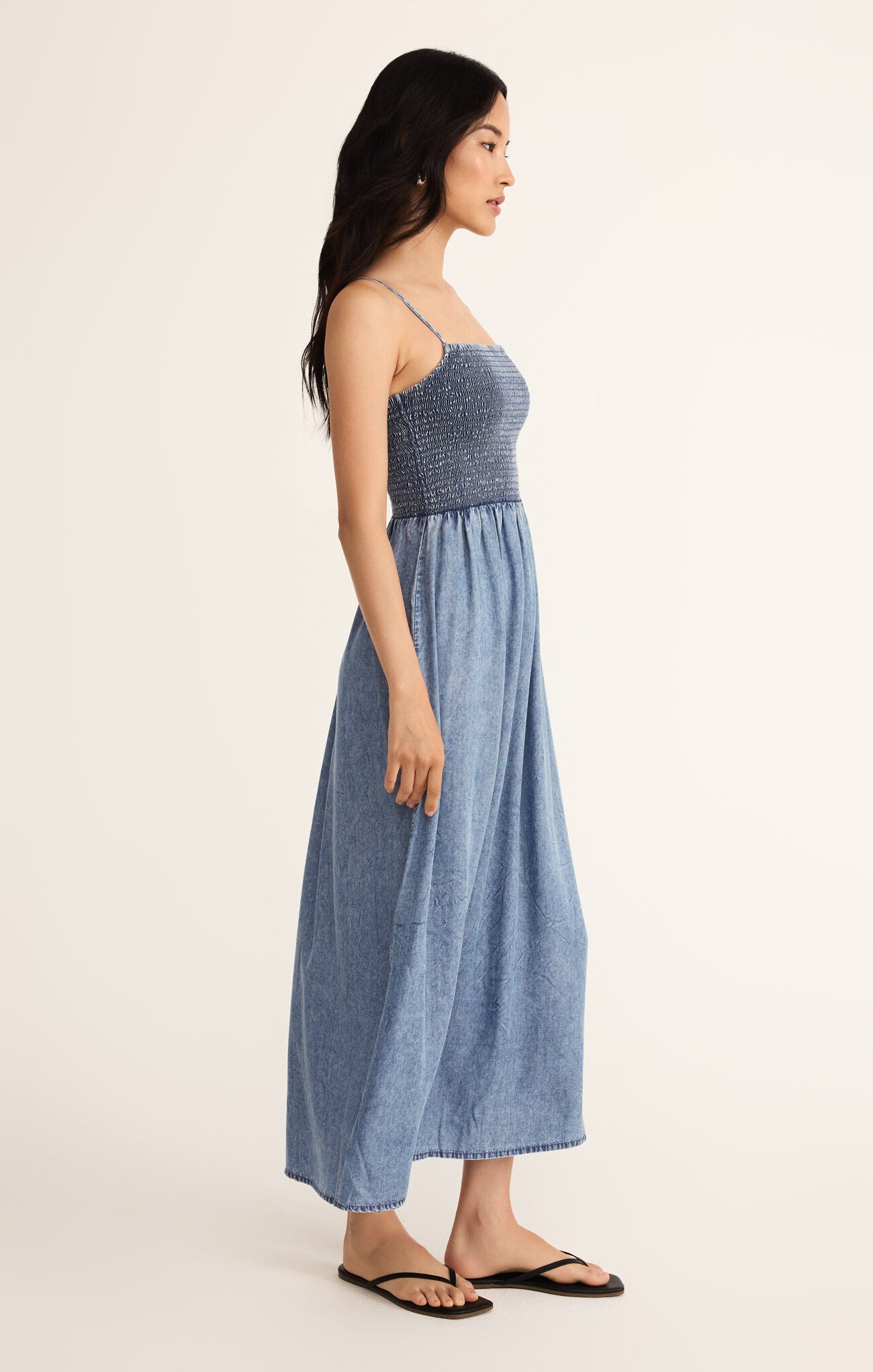 Z SUPPLY BAYSIDE CHAMBRAY MAXI DRESS IN MEDIUM CHAMBRAY