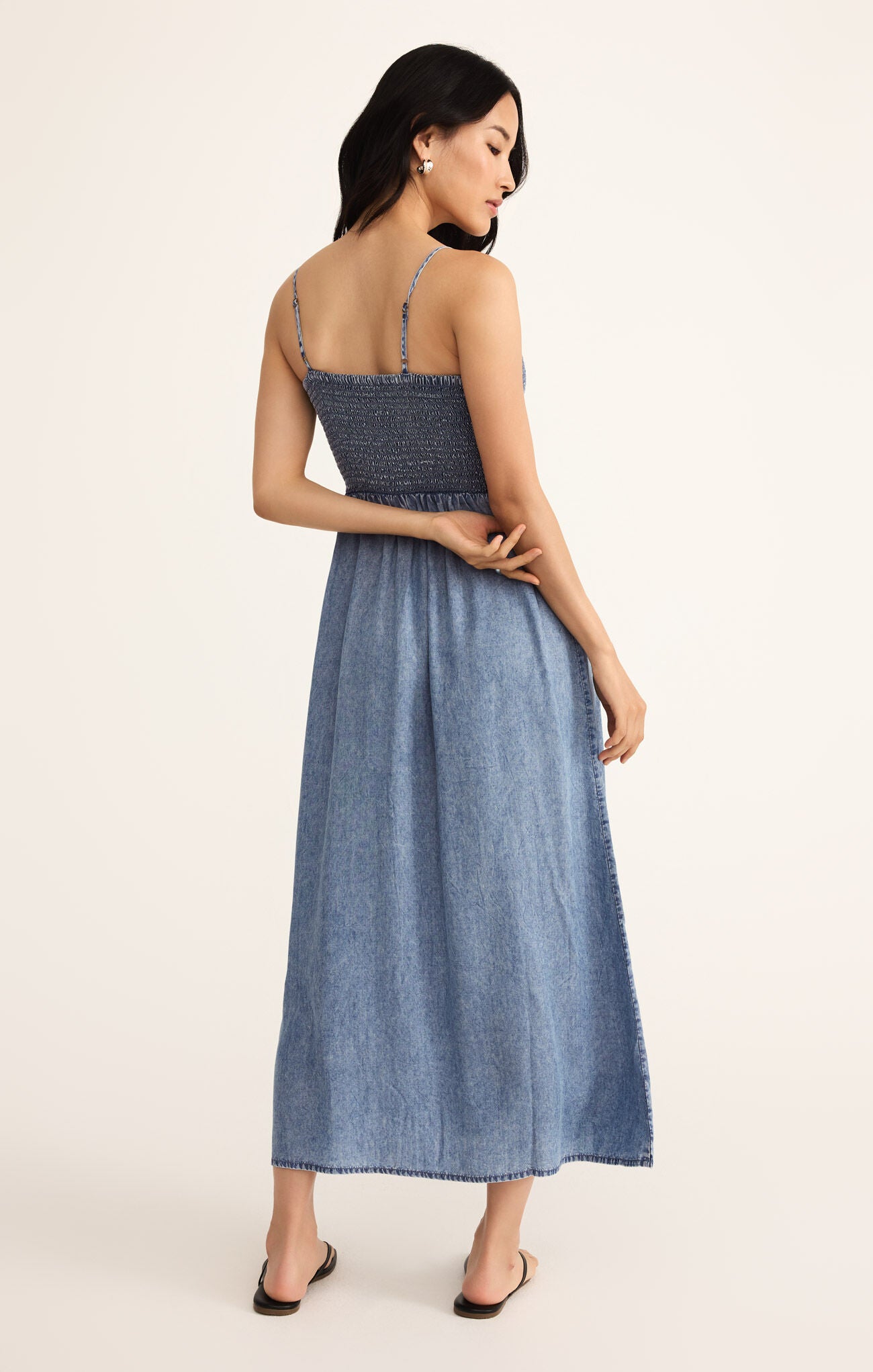 Z SUPPLY BAYSIDE CHAMBRAY MAXI DRESS IN MEDIUM CHAMBRAY