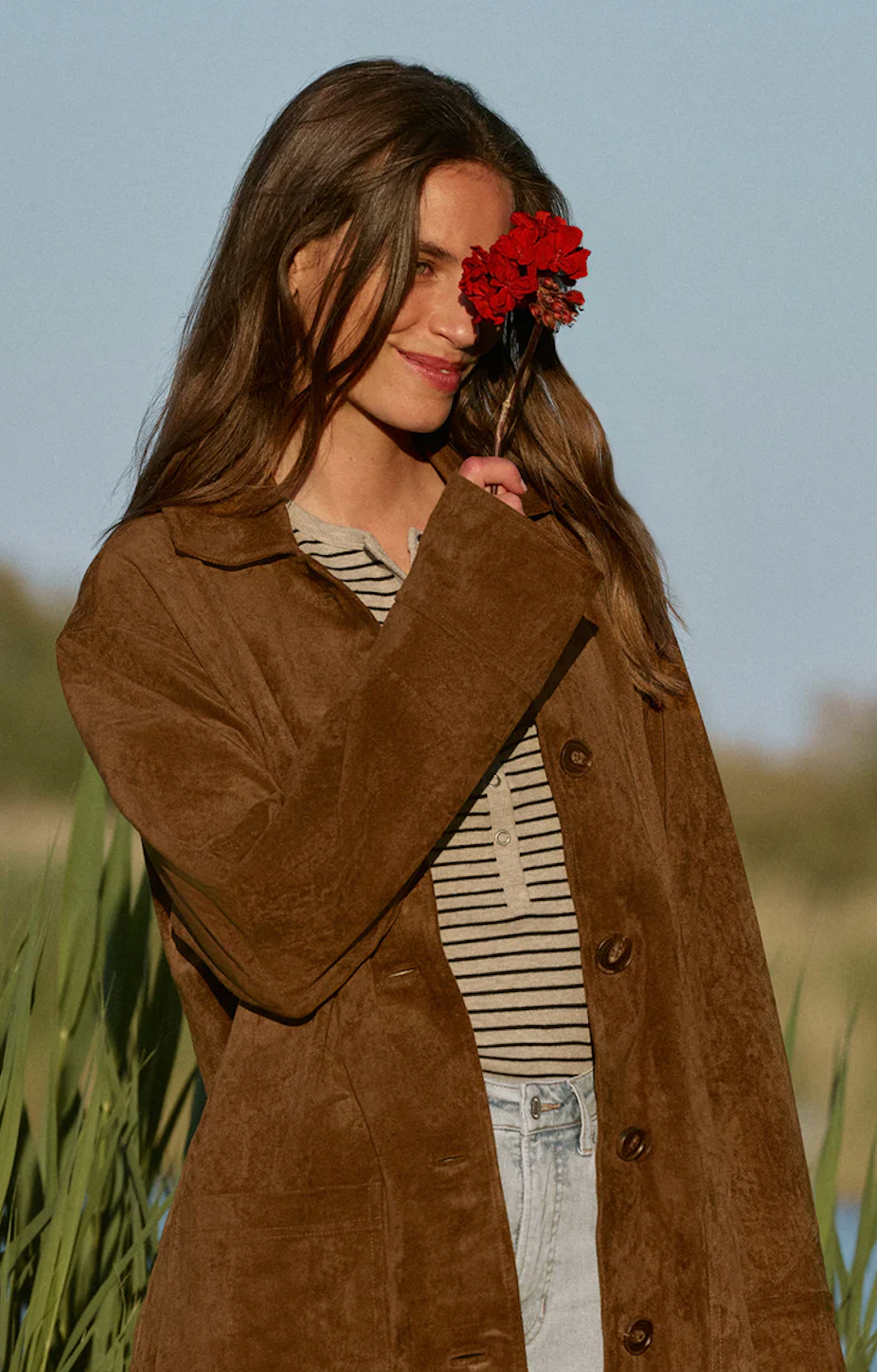 Z SUPPLY DECKER FAUX SUEDE CHORE COAT IN COCONUT