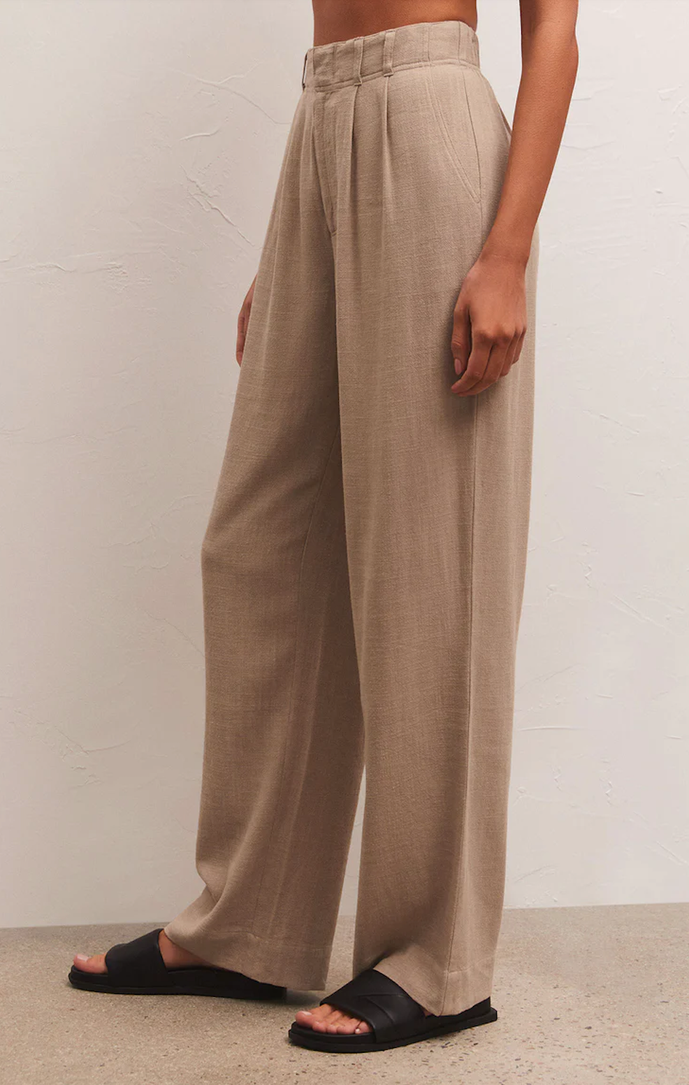 Z SUPPLY FARAH TROUSER IN WARM SAND