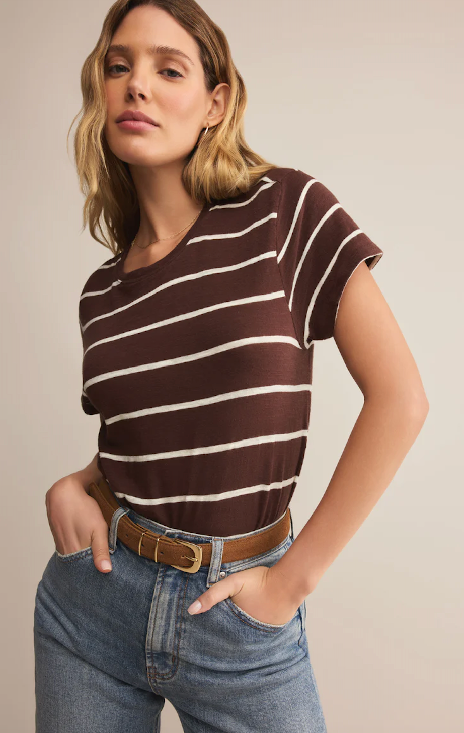 Z SUPPLY FOUNDATION PREMIUM STRIPED TEE IN SANDALWOOD