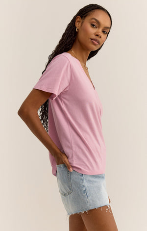 Z SUPPLY GIRLFRIEND V-NECK TEE IN PEONY