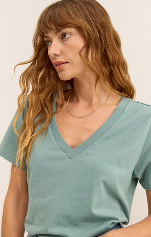 Z SUPPLY GIRLFRIEND V-NECK TEE IN SEA PINE