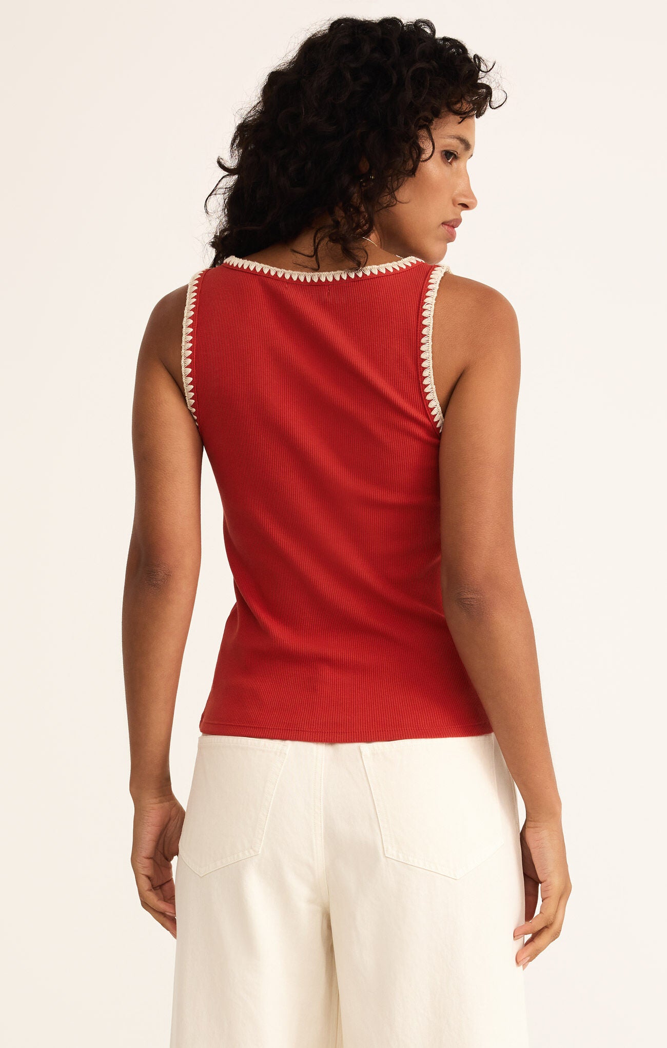 Z SUPPLY JAIDYNN RIB TANK IN CABANA RED