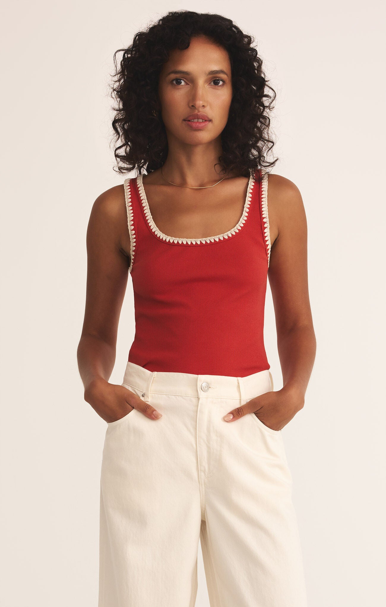 Z SUPPLY JAIDYNN RIB TANK IN CABANA RED