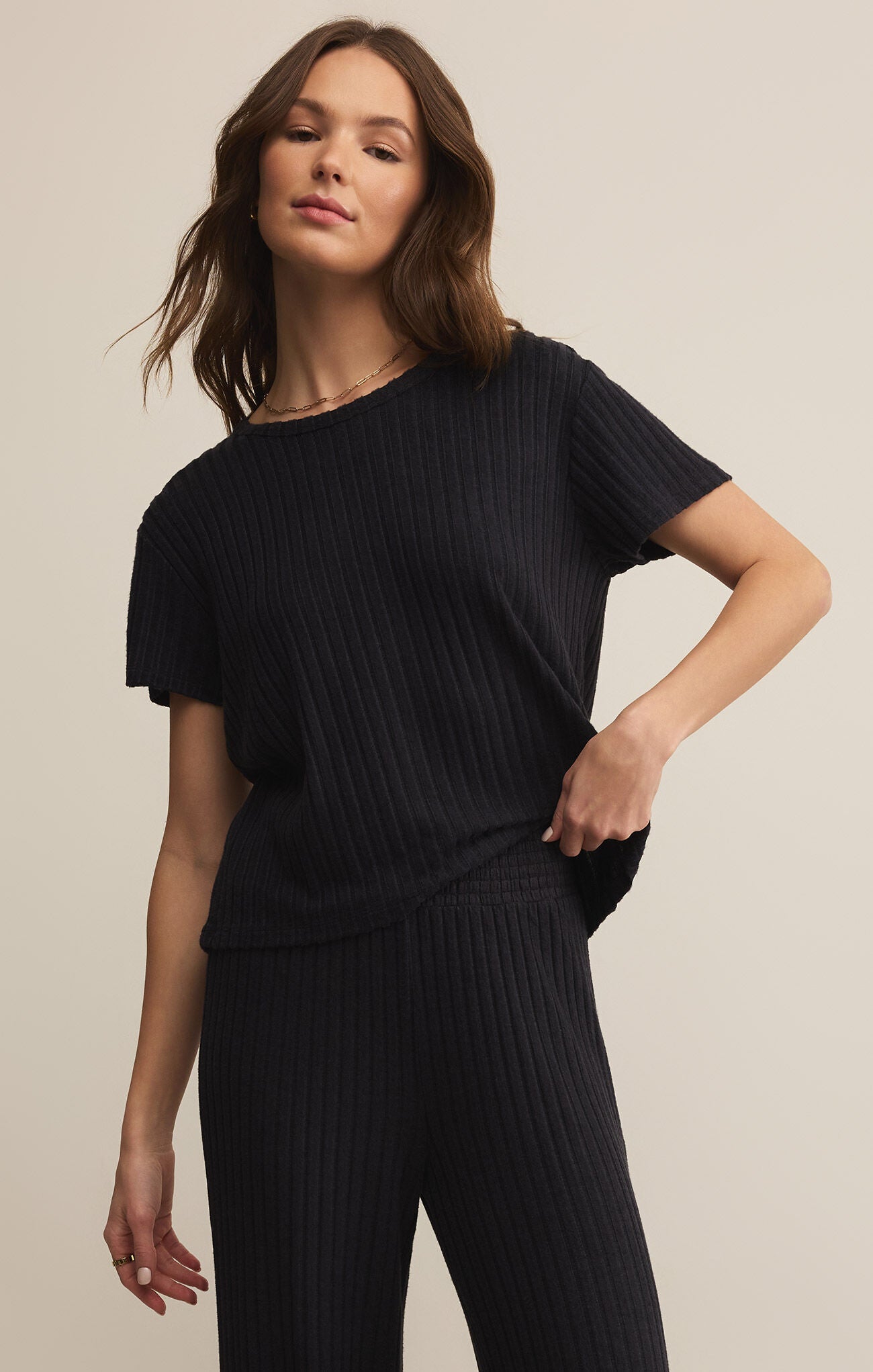 Z SUPPLY KARA RIB TEE IN BLACK SAND