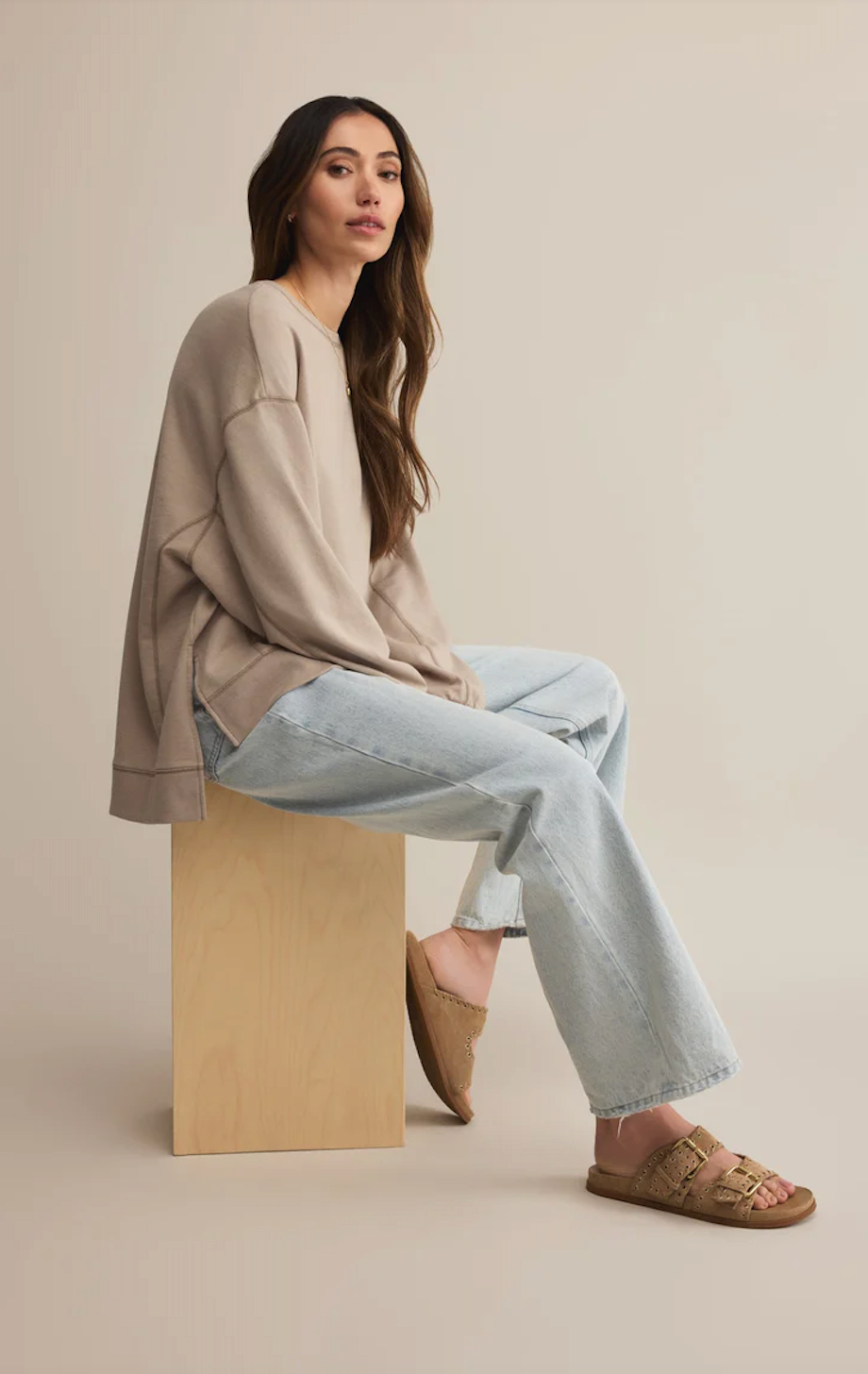 Z SUPPLY MODERN WEEKENDER SWEATSHIRT IN RETREAT