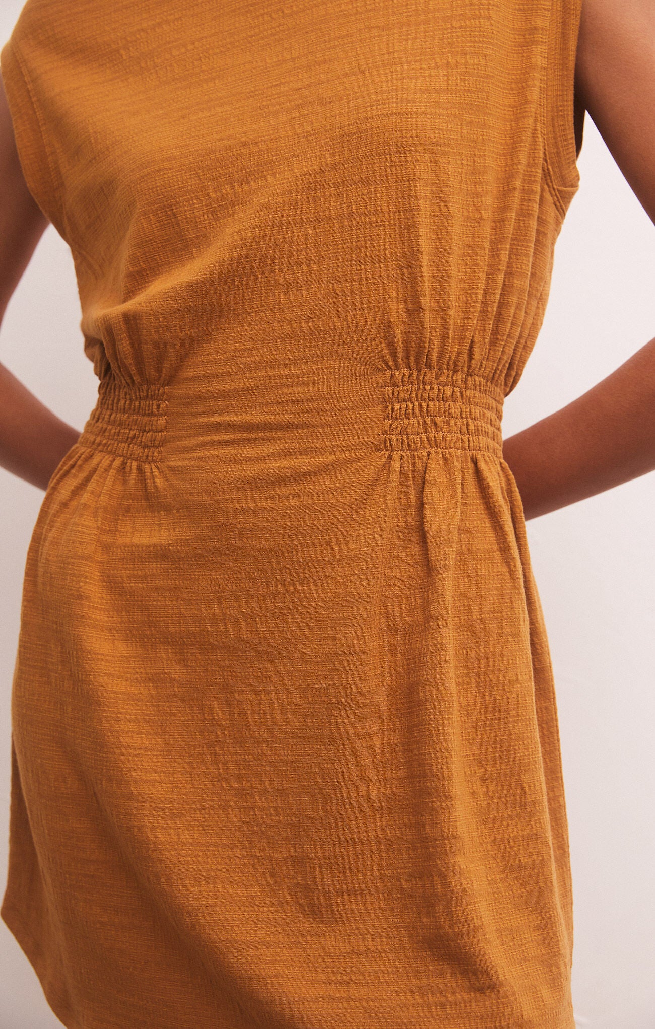 Z SUPPLY ROWAN TEXTURED KNIT DRESS IN CARAMEL