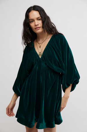 FREE PEOPLE PORTIA VELVET MINI DRESS IN UNCUT EMERALD