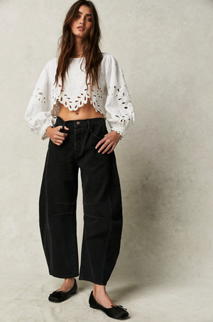 FREE PEOPLE GOOD LUCK MID RISE BARREL JEANS IN SOUNDWAVE