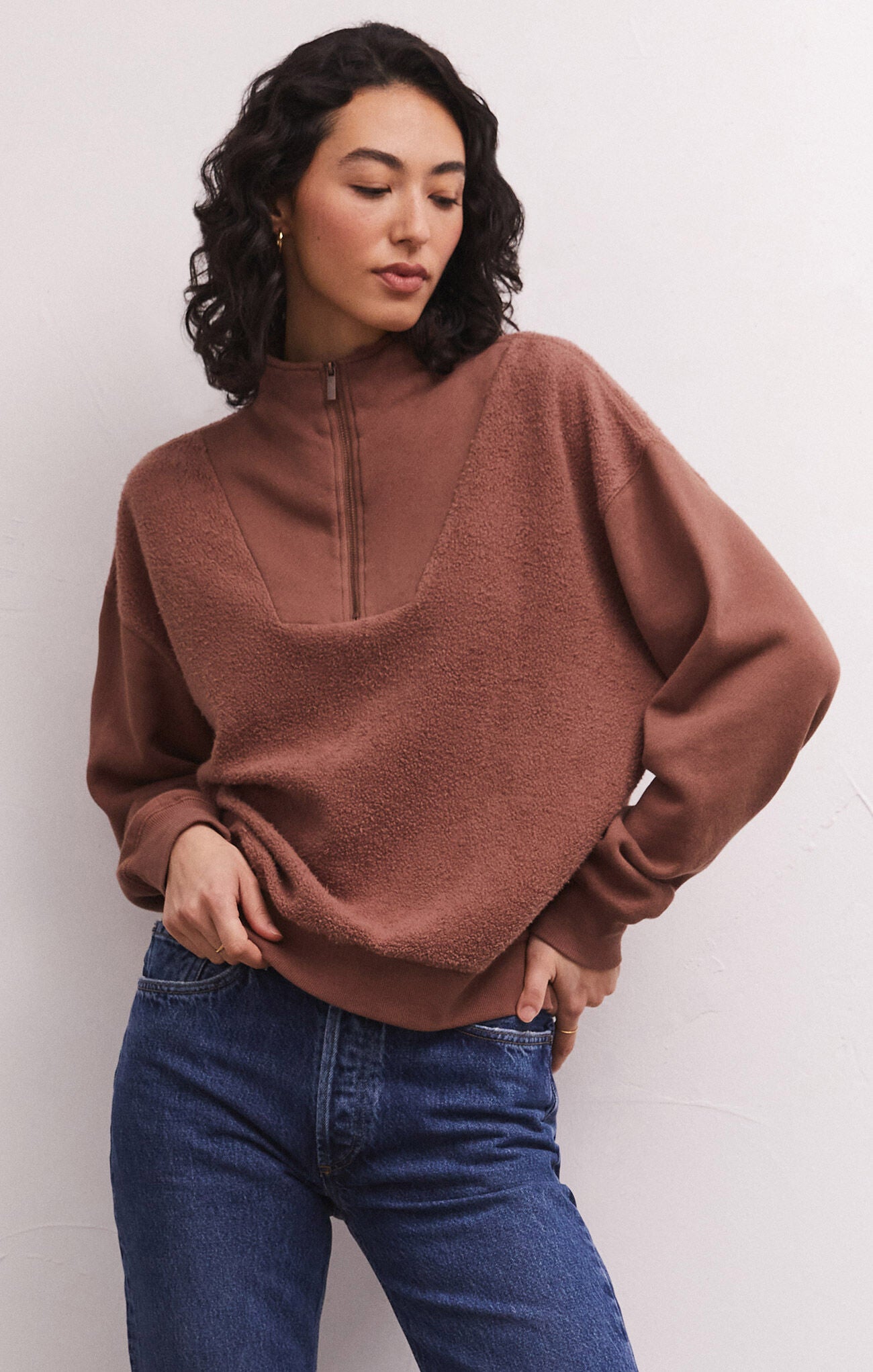 Z SUPPLY SEQUOIA FLEECE SWEATSHIRT IN TIGER EYE