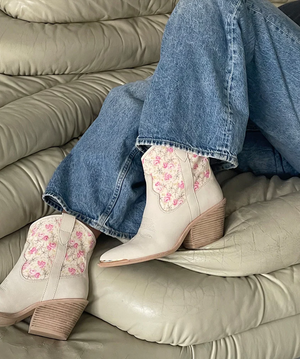 DOLCE VITA NASHE BOOTIES IN NUBUCK PINK FLORAL